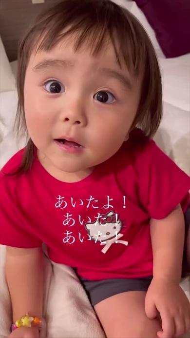 お話をする女の子