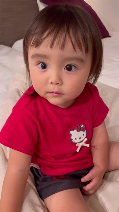 お話をする女の子