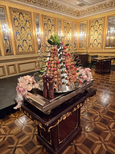 結婚式で催されたからあげタワー