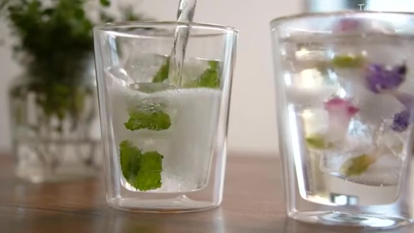 ドリンクを作る画像