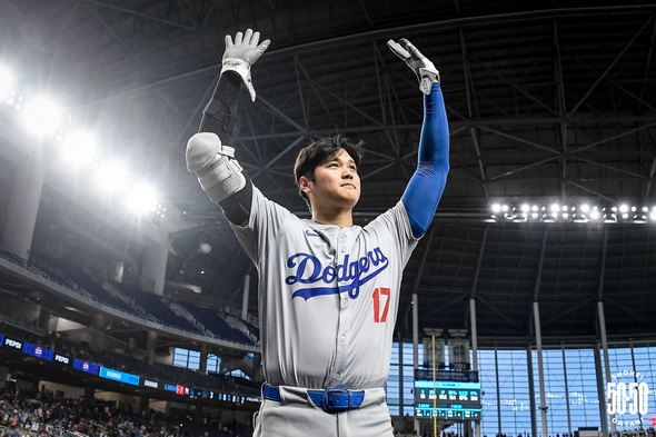 大谷翔平50号本塁打記念球競売へ