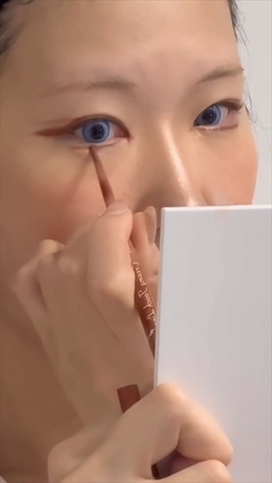 すっぴんから星街すいせいに大変身