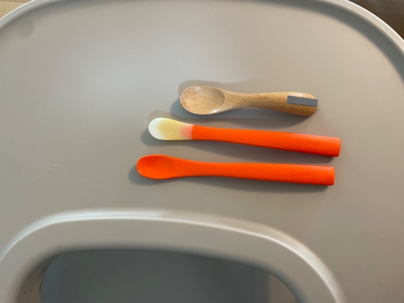 用途の違う赤ちゃん用スプーン