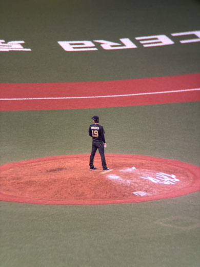 スマホに“16倍望遠レンズ”を付けて野球場を撮影したら…… “衝撃の