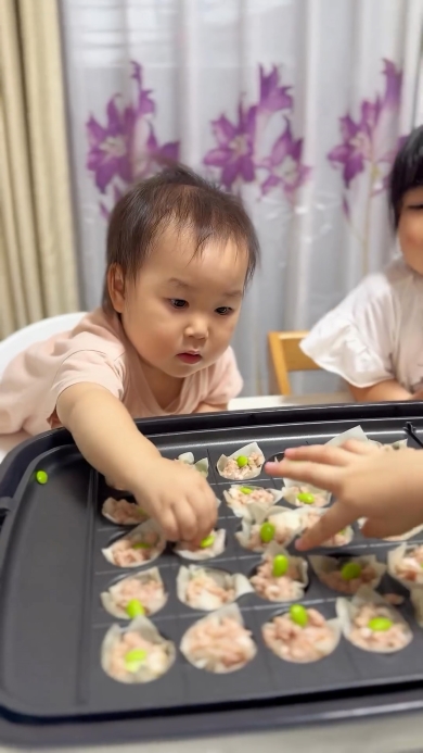 枝豆をのせるかこちゃん