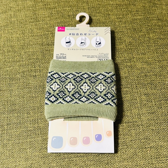 ダイソーのサンダルソックスでリカちゃんのニット作り