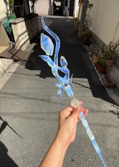 ガラス製の美しい杖がかっこよすぎる