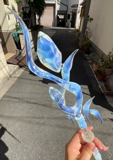 ガラス製の美しい杖がかっこよすぎる