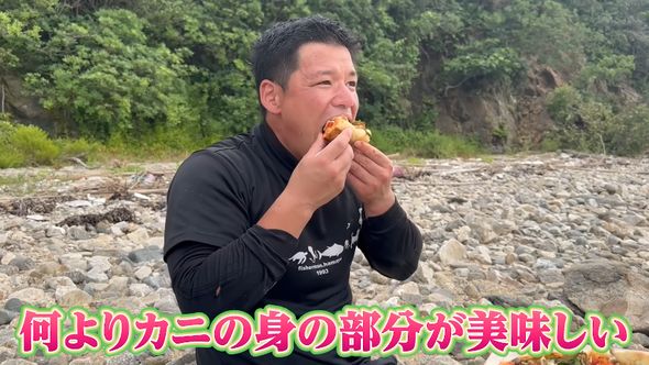 カニや魚をトッピングにした漁師ピザを味わう