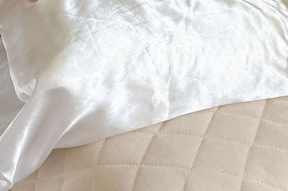シルクカバーの枕