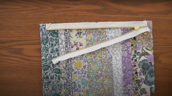 ファスナーを取り付けます