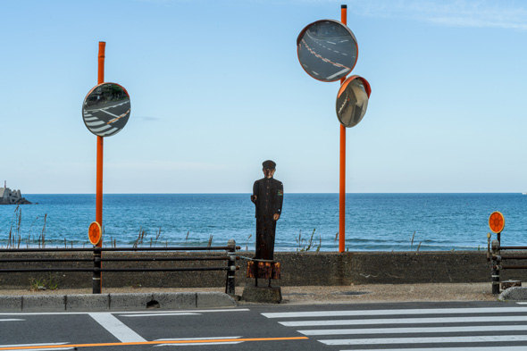 横断歩道のその先 朽ち果てた 学童看板 鳥取県 岩美町 通学路 ホラー 怖い