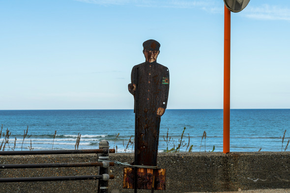 横断歩道のその先 朽ち果てた 学童看板 鳥取県 岩美町 通学路 ホラー 怖い