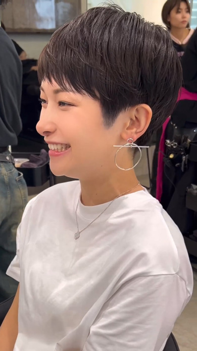 ショートヘア女性のイメージチェンジ