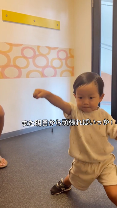 はじめてのカラオケでキレッキレな2歳息子