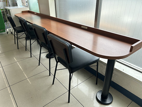 ファミマのイートイン