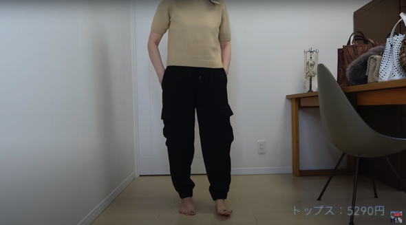 ZARAで購入した淡いキャメルカラーの半袖ニット