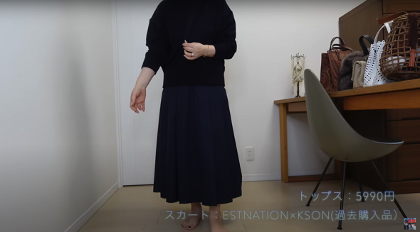 ZARAで購入した淡いネイビーカラーのスウェット