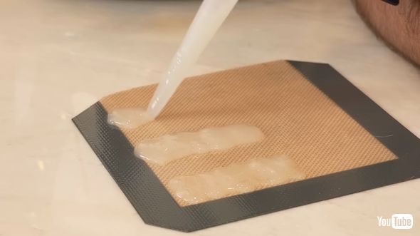 ベーコンエキスを成形