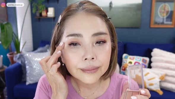 “実年齢より10歳若く見える”ようにするためハイライトを追加する