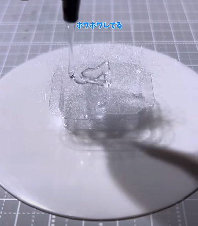 氷の素とレジンを混ぜます