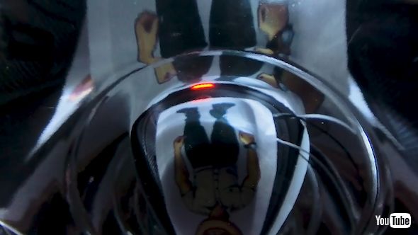 鏡面球体の中にカメラ