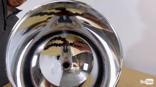 鏡面球体の中にカメラ