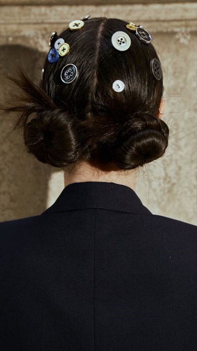 ボタンをヘアアクセに