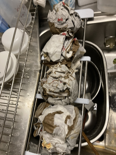 ピザの箱をコンパクトに捨てる