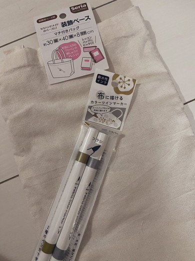 トートバッグとペン