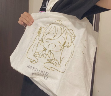 トートバッグに初音ミクの絵