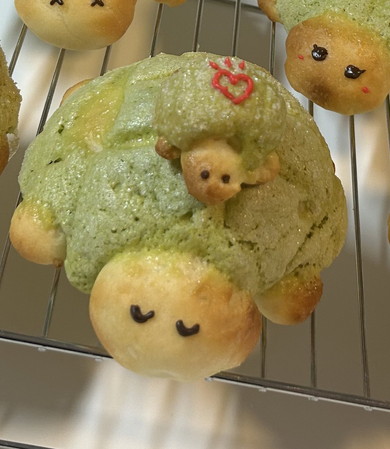 カメモチーフのメロンパン焼成後