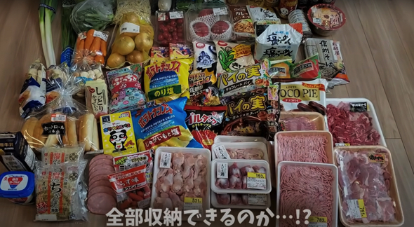 床一面に並ぶ購入品