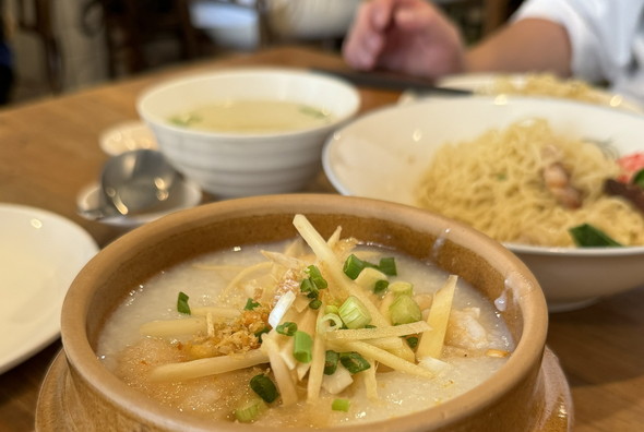 釜めしの器できたおかゆ