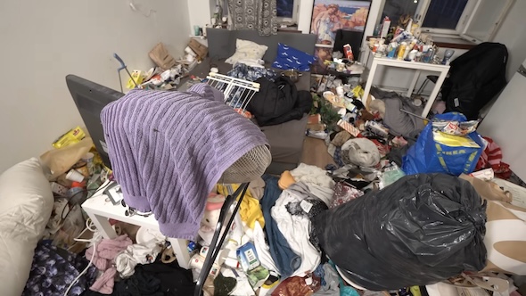 1人暮らし1年目の女性の部屋を大掃除