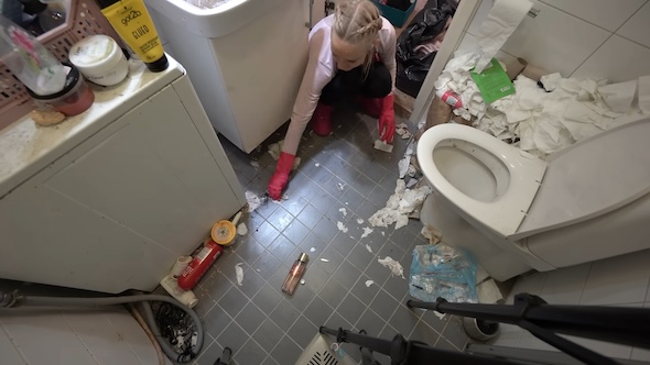 1人暮らし1年目の女性の部屋を大掃除