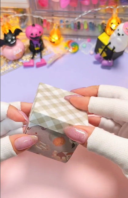 完成した折り紙の箱