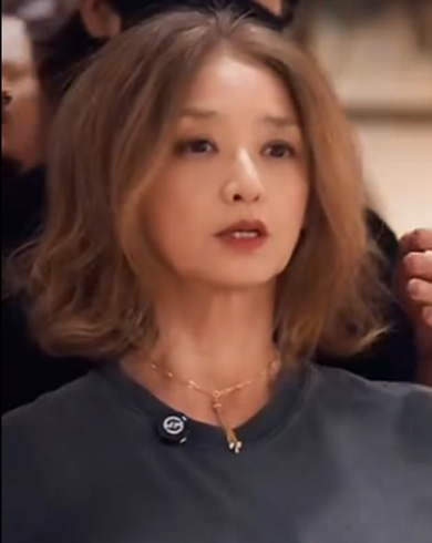 50代 女性 超クルクル オーダー 美容師 ショート カーリーヘア 髪型 変身