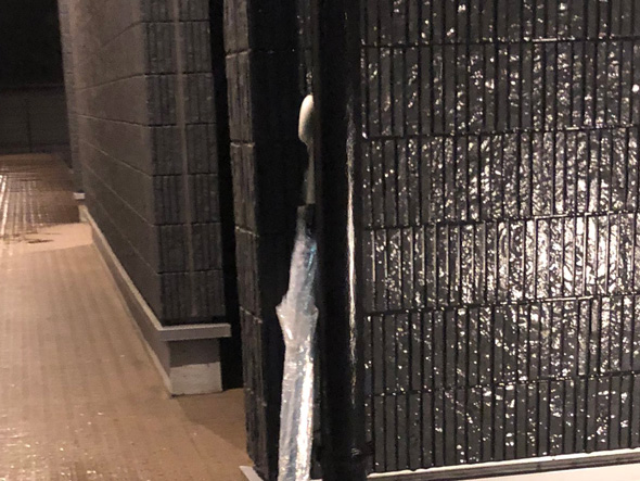 水槽になった傘の上半分