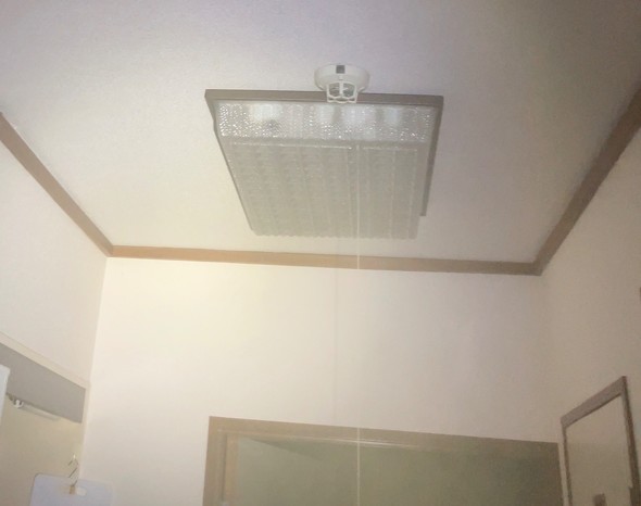 煙に包まれた家