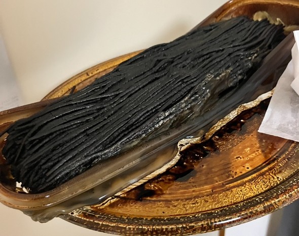 炭化したパスタ