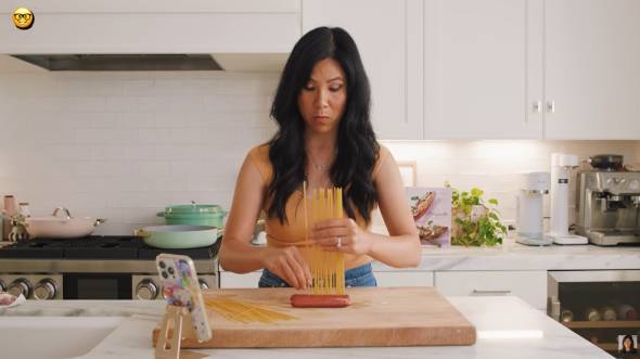 YouTubeチャンネル「Honeysuckle」