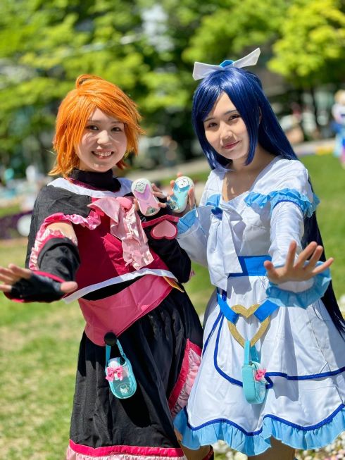 大人姉妹のプリキュアコスプレ写真