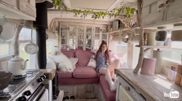 ゆめかわに改造したシャトルバスのルームツアー