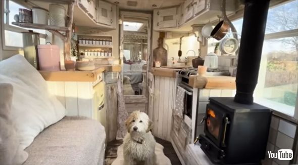 ゆめかわに改造したシャトルバスのルームツアー