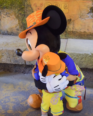 東京ディズニーシー「ミッキー＆フレンズ・グリーティングトレイル」のミッキー