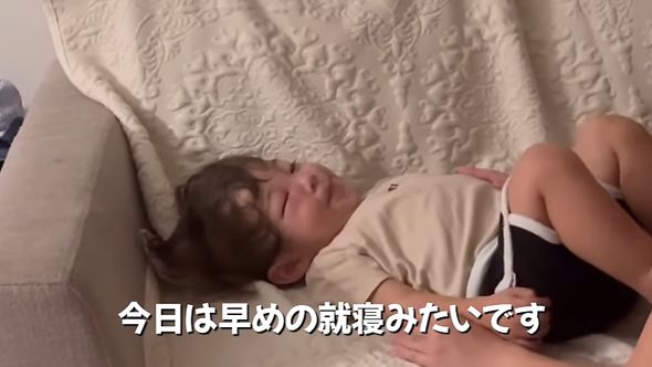 とてもリラックスした様子の息子