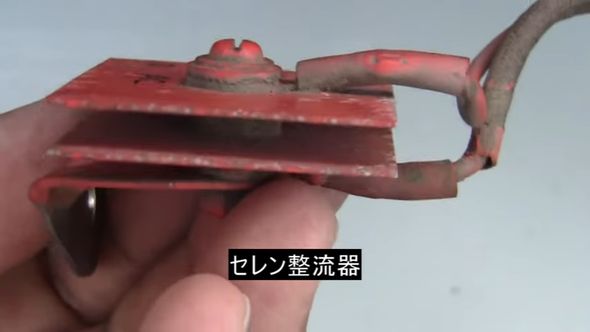 古いホンダのダックスホンダから見つかったセレン整流器