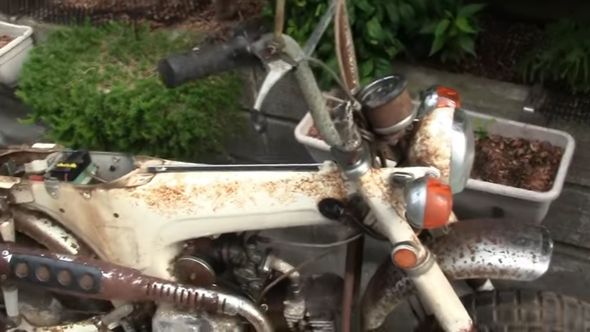 セレン整流器が組み込まれていた古いホンダのダックスホンダ