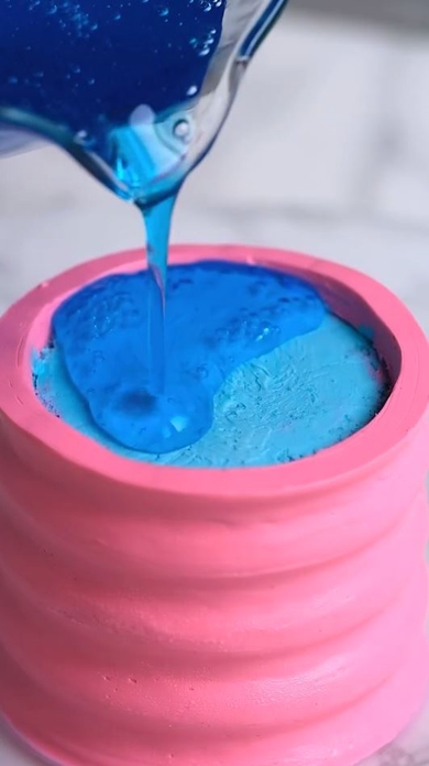 プールにアヒルがプカプカしてるケーキが超かわいい